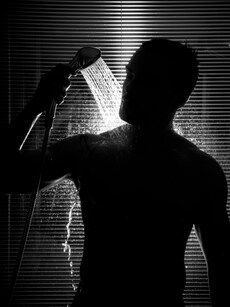 Hot shower Vs cold shower: Here are the health benefits, risks