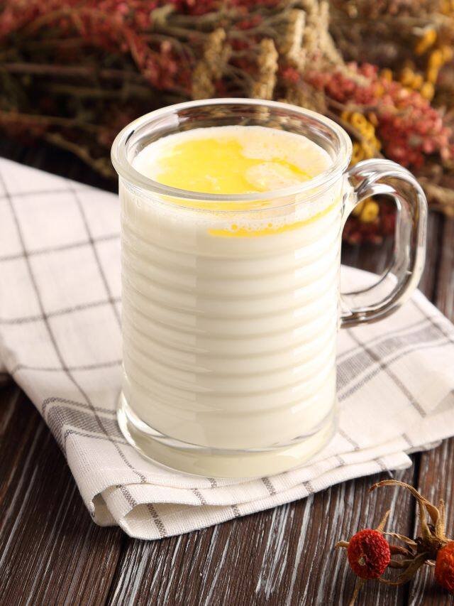 દૂધમાં આ વસ્તુ નાખશો તો કબજિયાતથી મળશે છૂટકારો