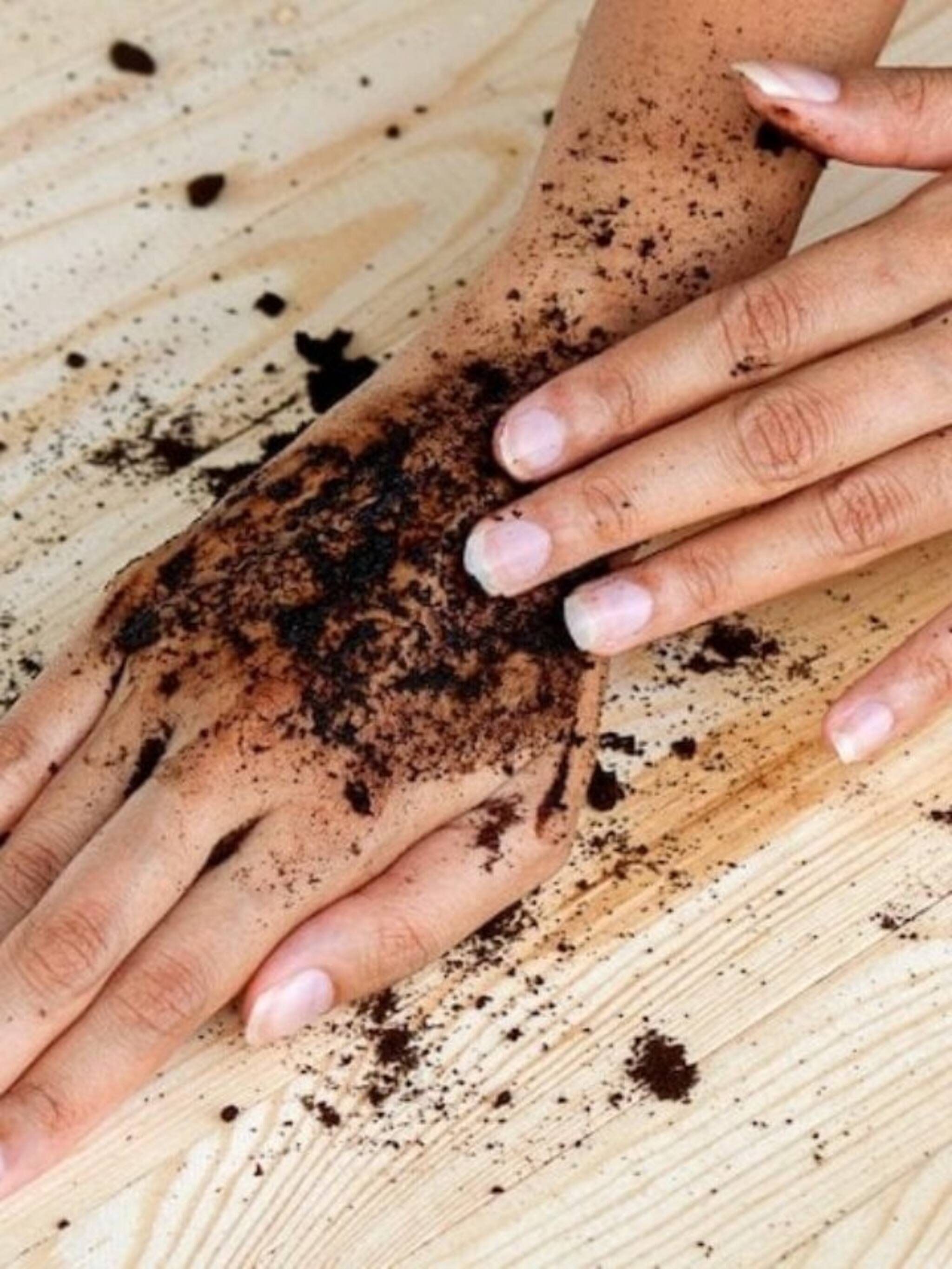 हिवाळ्यात त्वचा होईल लोण्यासारखी मऊ! अशाप्रकारे वापरा कॉफी