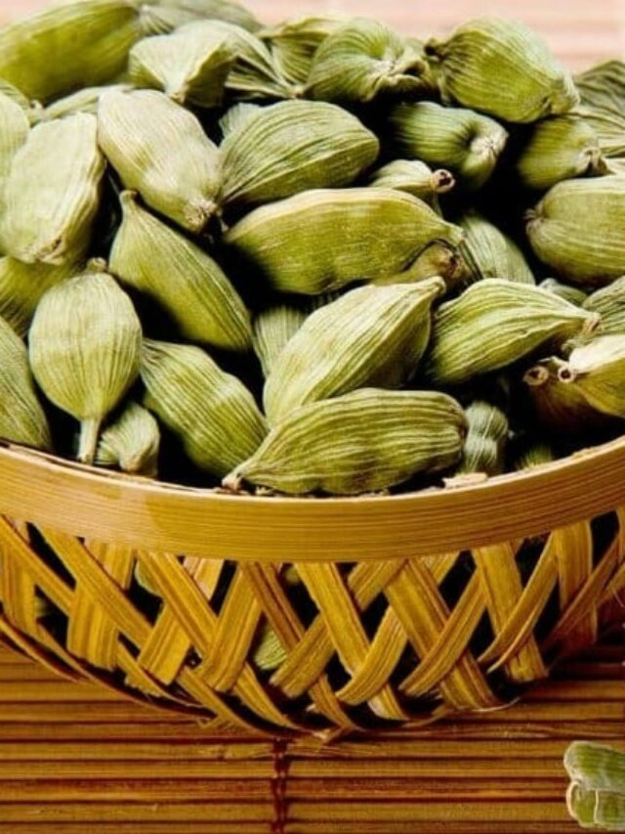 छोटी वेलची चावण्याचे अद्भुत फायदे! अवश्य घ्या जाणून