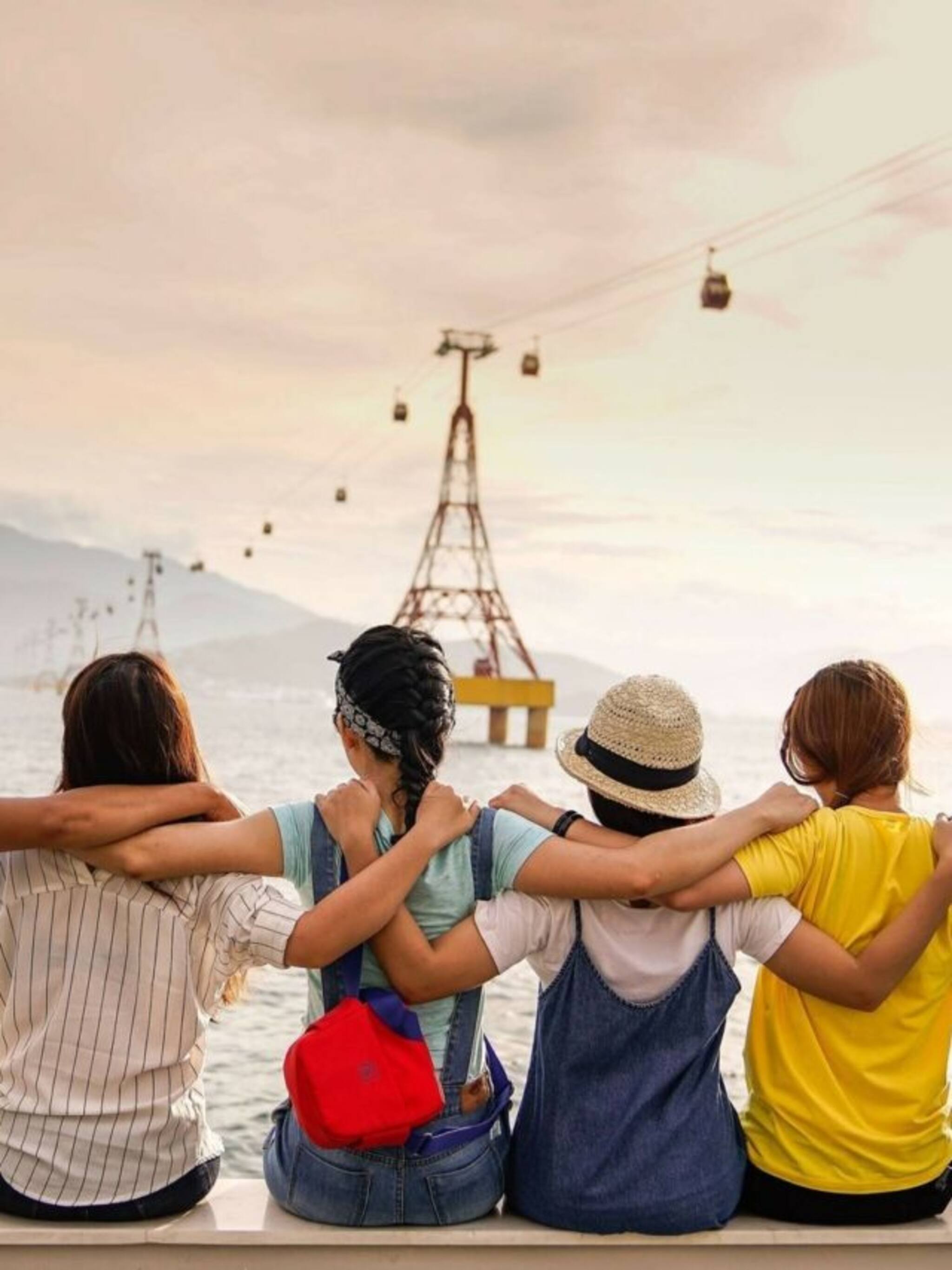 तुमचे मित्र Real आहेत की Fake? जाणून घ्या मैत्रीतले 5 Red Flags