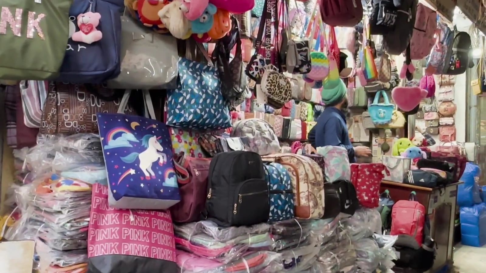 Branded ladies purse wholesale market in Delhi | Imported Bags Wholesale in  Delhi | Premium Bags - YouTube