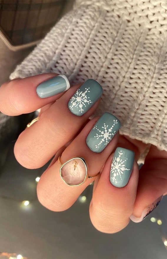 20 Aesthetic Nail Art Designs to Try This Winter | Blue christmas nails,  Blue nail designs, Nail colors winter