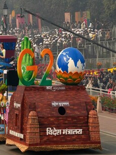 75th Republic Day Celebrations: Spectacular State Tableaux Steal the Show