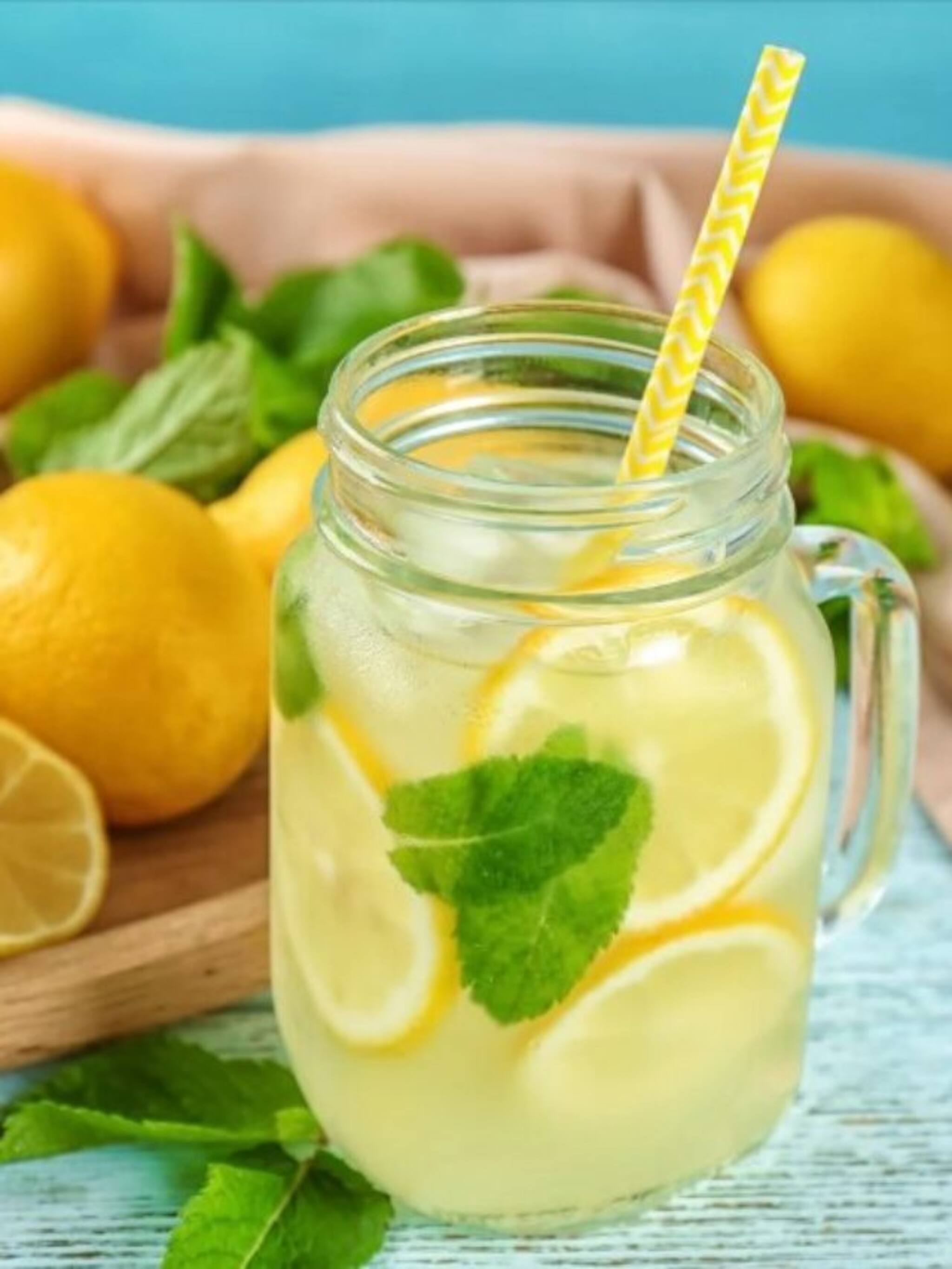 हिवाळ्यात अशाप्रकारे प्या लिंबू पाणी, वाढेल प्रतिकारशक्ती!