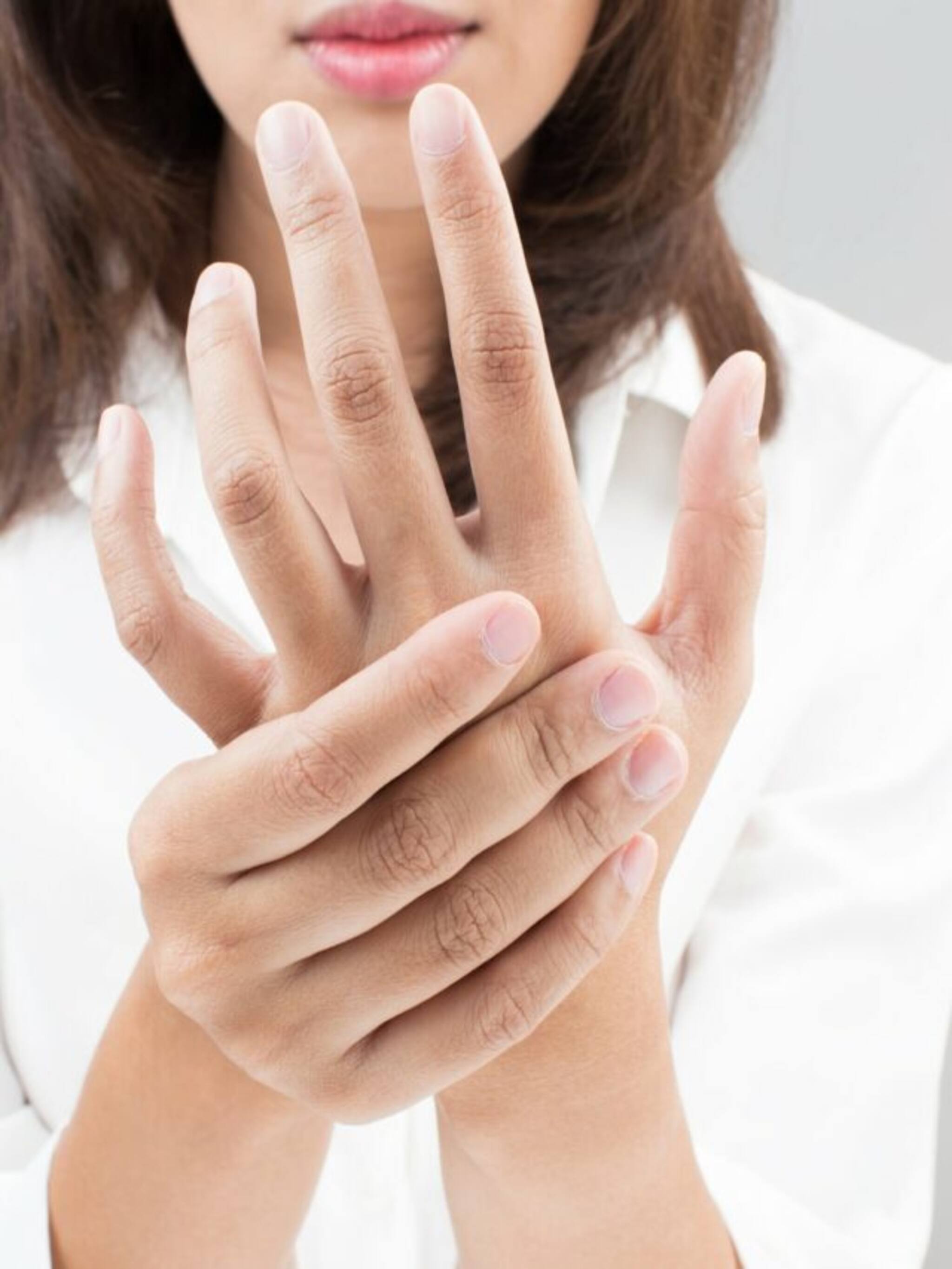 थंडीत हातापायाची बोटं का सुजतात?