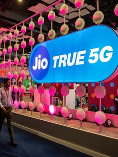 Reliance Jio prepaid plans with free JioHotstar subscription