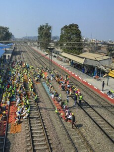 Farmers&rsquo; agitation Day 2: &lsquo;Rail Roko&rsquo; protest in Punjab against police crackdown