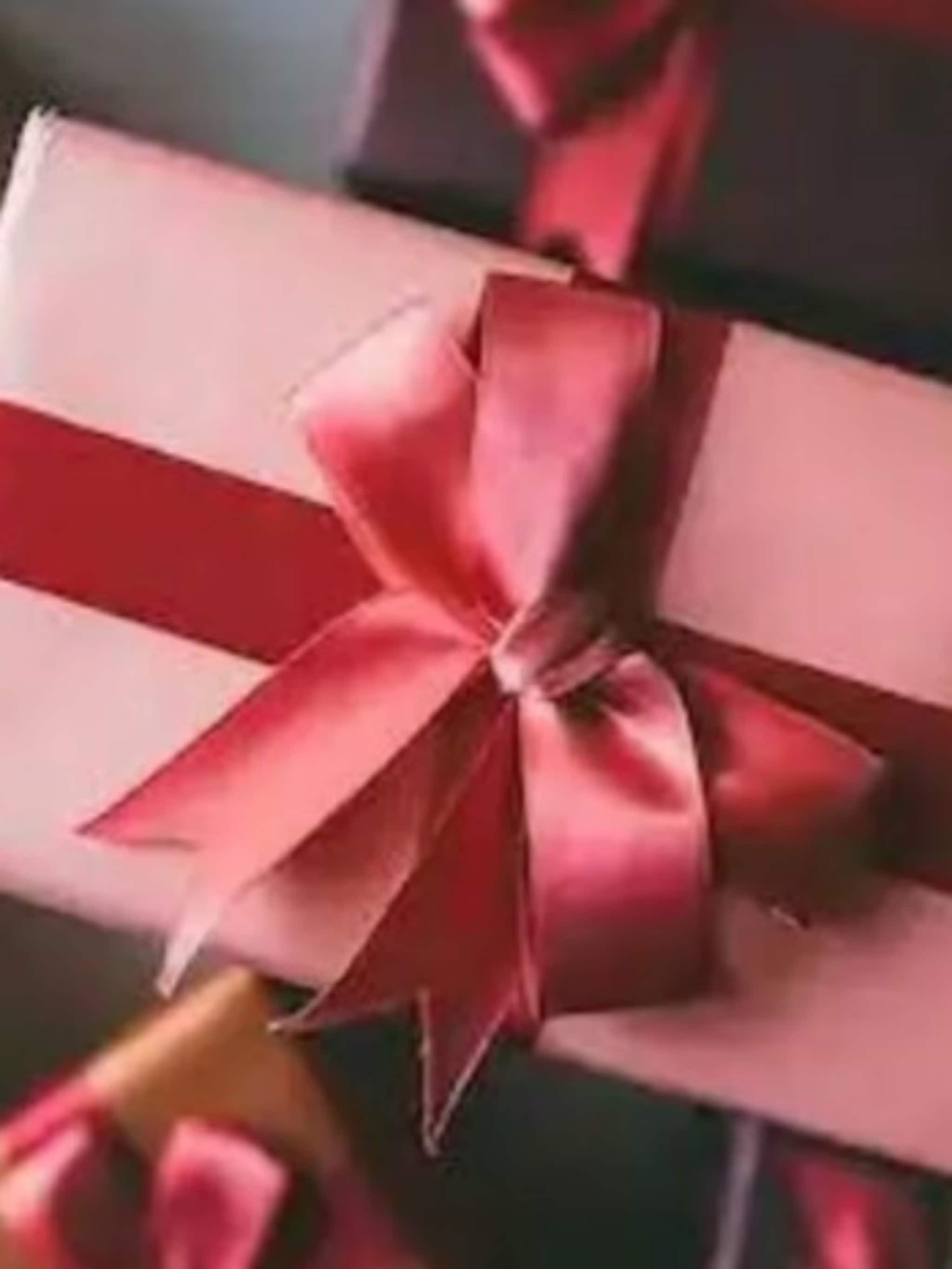 वास्तूनुसार पार्टनरला द्या ‘हे’ 3 खास व्हॅलेंटाईन गिफ्ट!