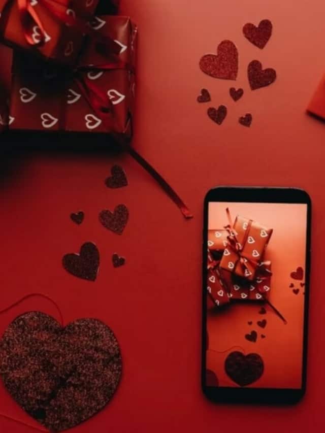 6 Smartphones to Give This Valentine's Day