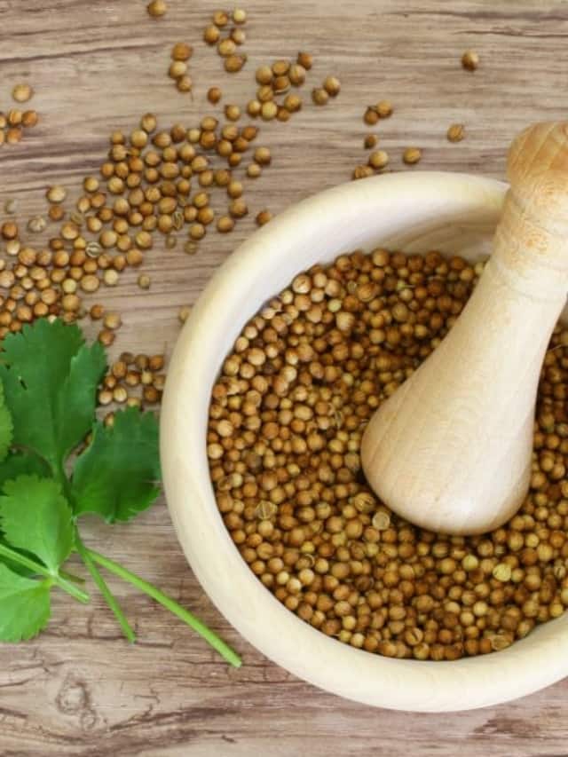10 Reasons To Drink Soaked Coriander Seed Water Every Morning