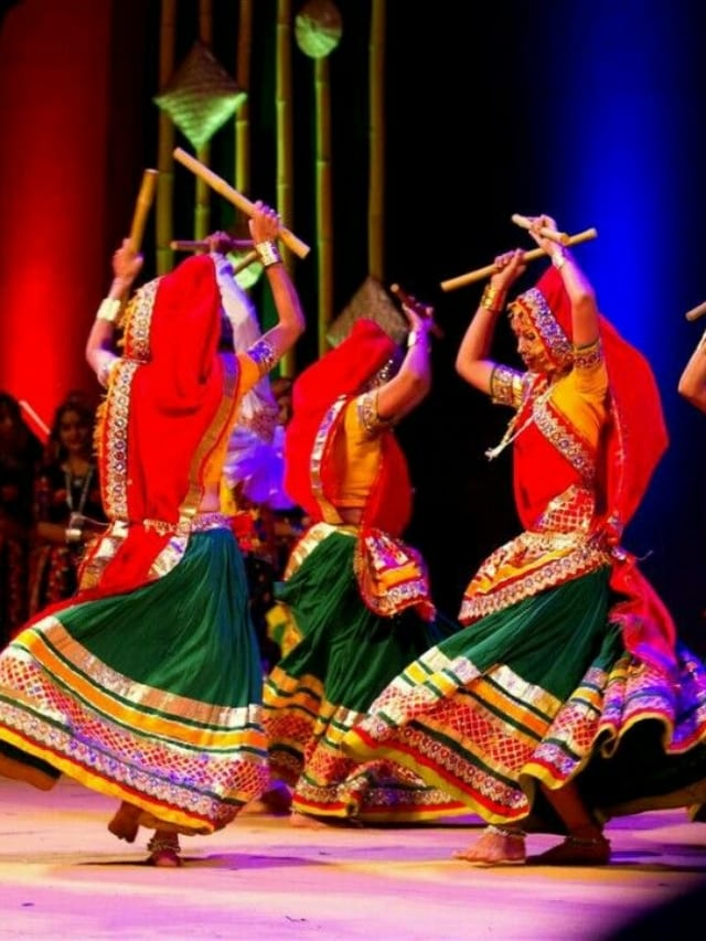 5 Amazing Folk Dances Of Gujarat