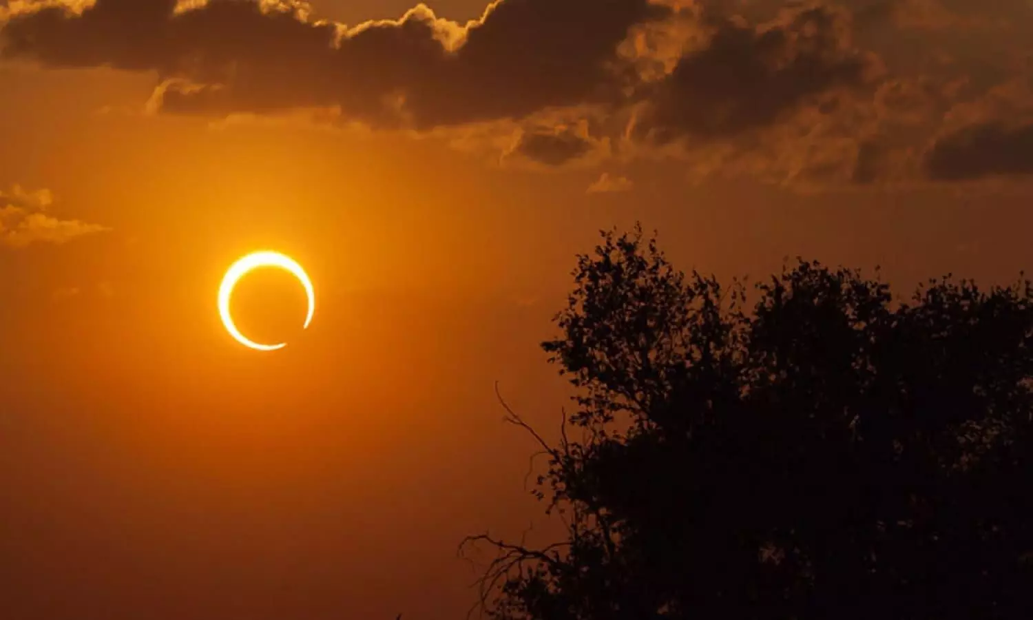 अप्रैल के महीने में पड़ेगा साल का पहला सूर्य ग्रहण, अब टाइमिंग पढ़ें