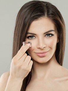 Beauty hacks: Keep an ice pack handy for perfect make-up