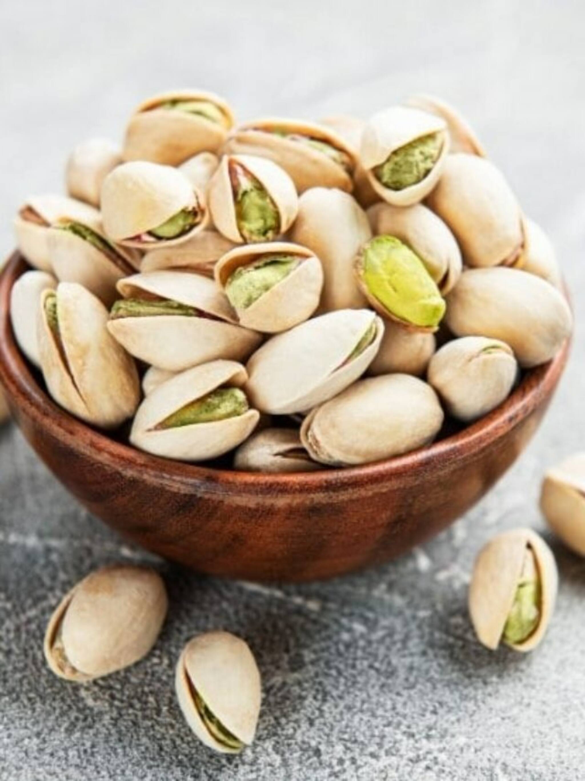 पिस्ता खाण्याचे जबरदस्त फायदे माहितीये?