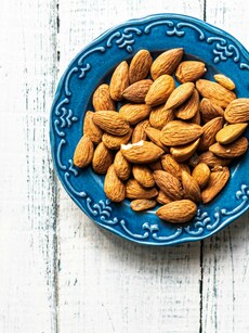 7 benefits of eating almonds