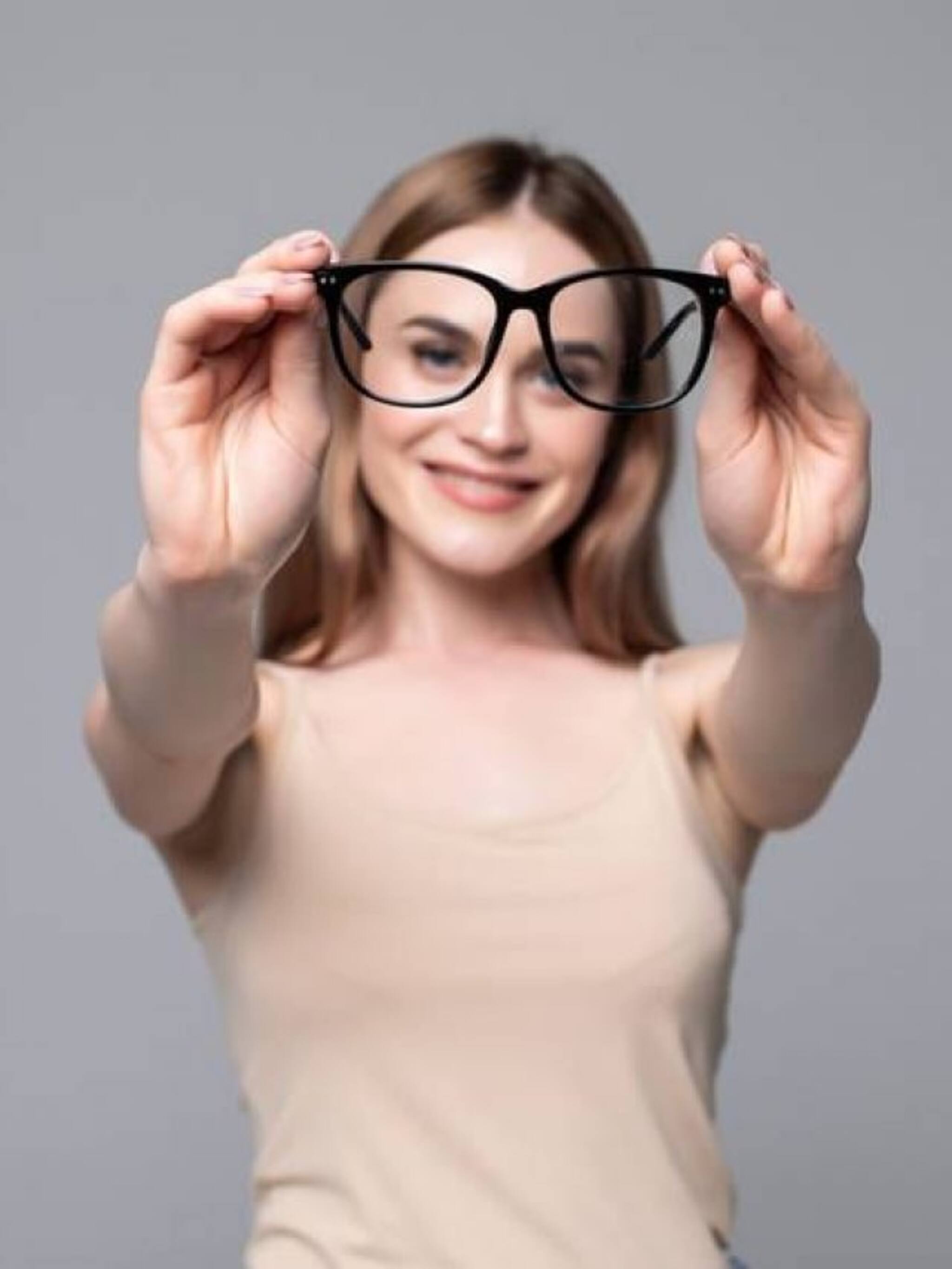 हे रंगीबेरंगी पदार्थ खा, आयुष्यभर डोळे राहतील निरोगी!