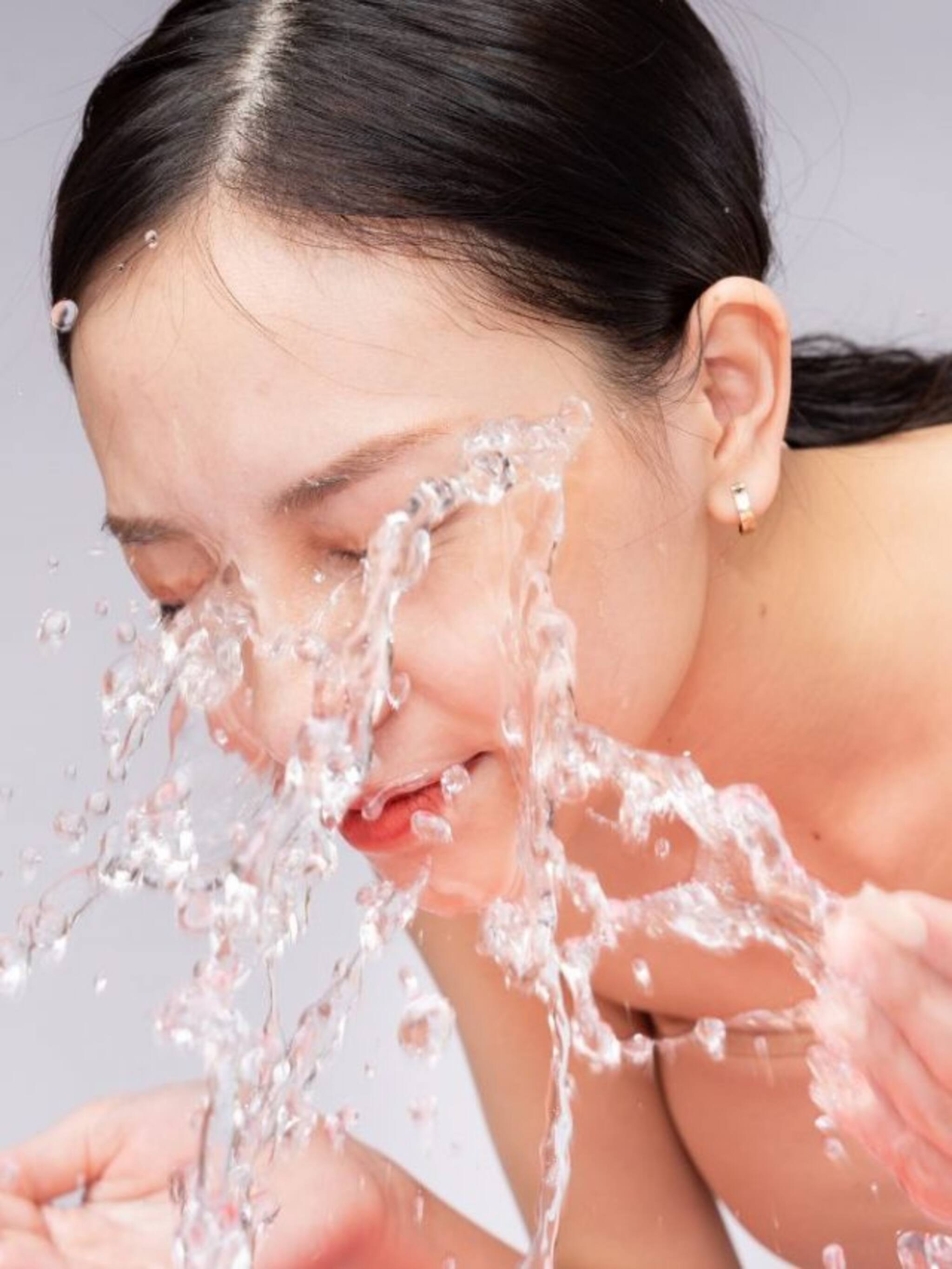 तुम्हाला देखील सारखं सारखं तोंड धुण्याची सवय आहे का? मग हे आधी वाचा