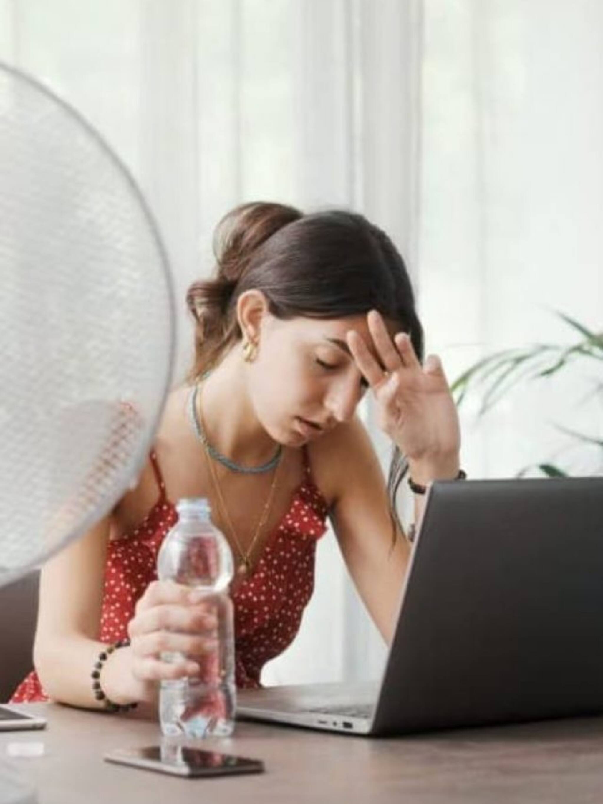 उन्हाळ्यात डिहायड्रेशनपासून वाचण्यासाठी अशी घ्या काळजी!