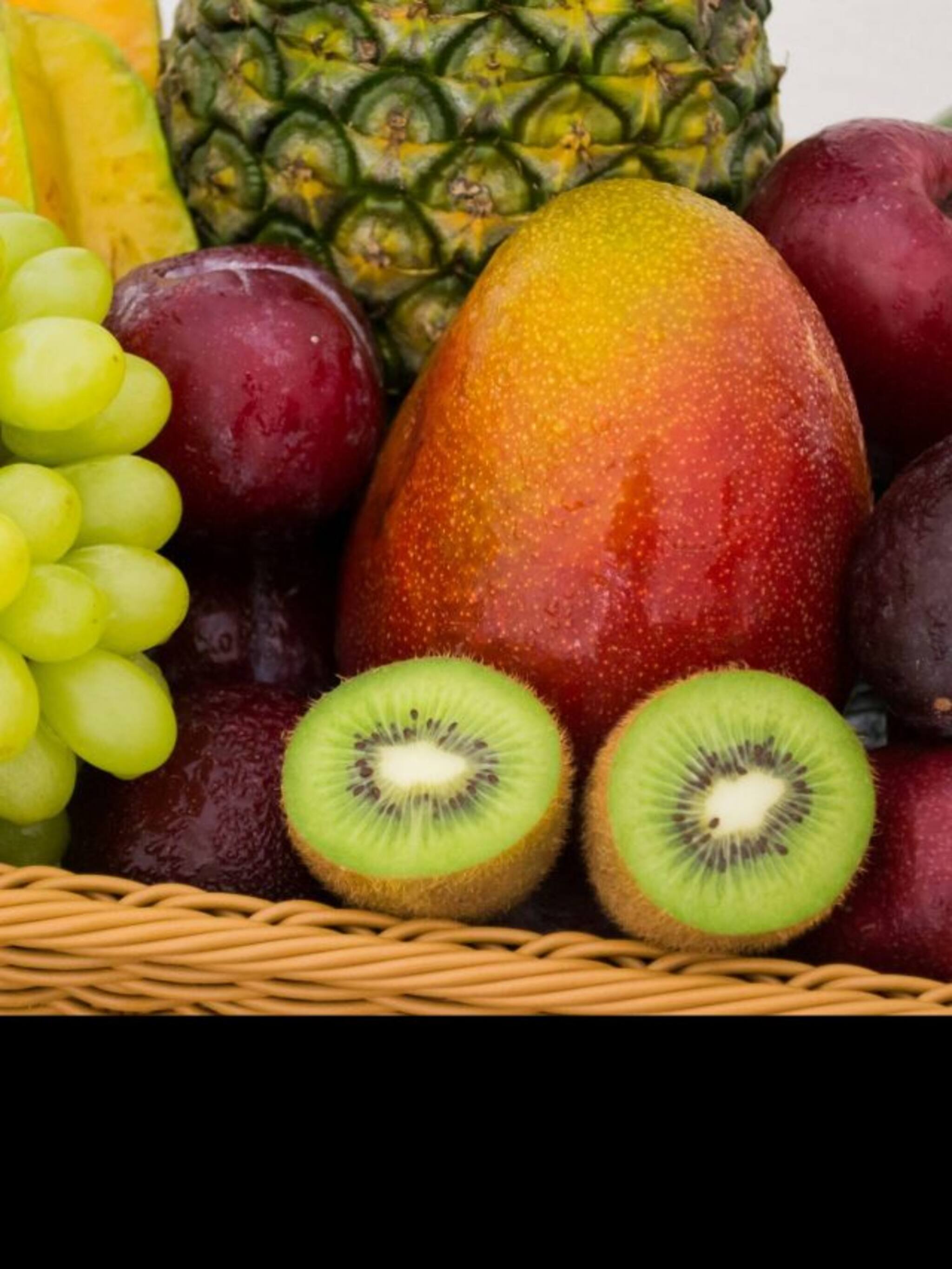 ही फळं रात्री अजिबात खाऊ नका, अन्यथा अ‍ॅसिडिटीने झोप!