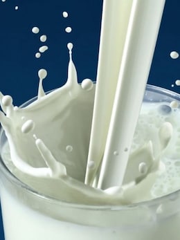 जानें क्यों होता है दूध का रंग सफेद