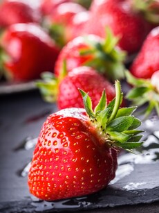 8 health benefits  of strawberries in  your daily diet
