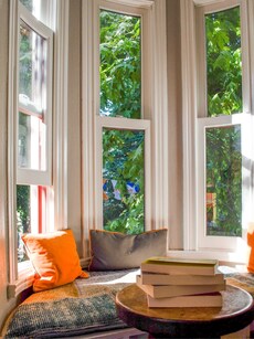 Living room layout: 10 design tips to set up your reading space