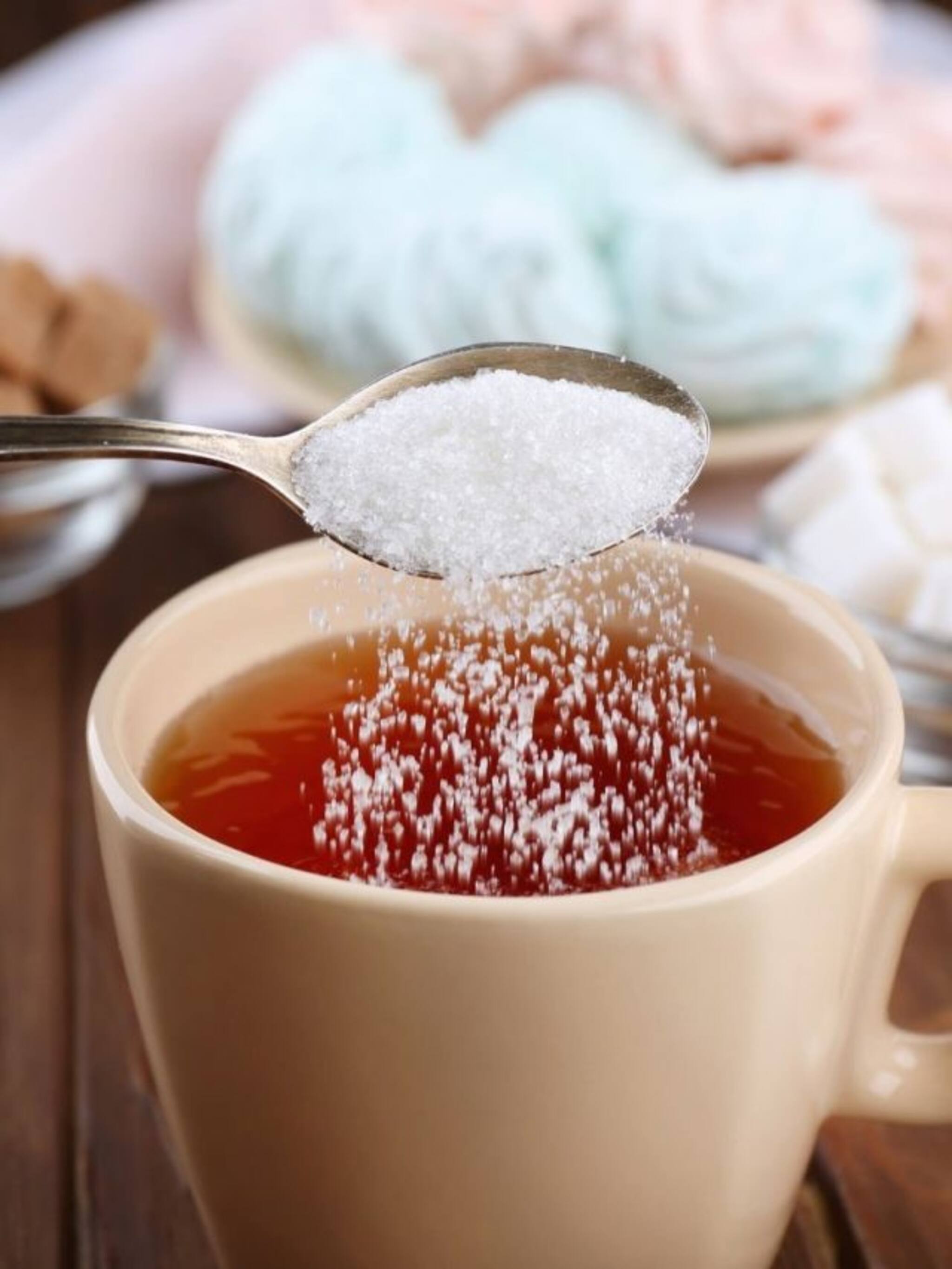 साखर नाही, मीठ घालून प्या चहा; फायदे पाहून चकित व्हाल!