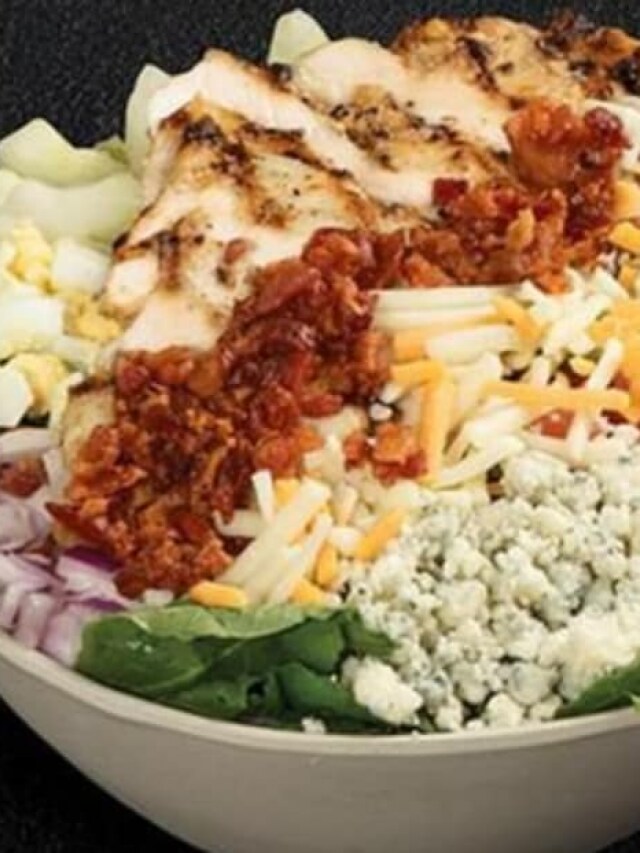 Why To Avoid Eating Salads At Night