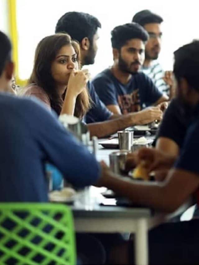 10 Best Canteens Of Delhi University's Colleges