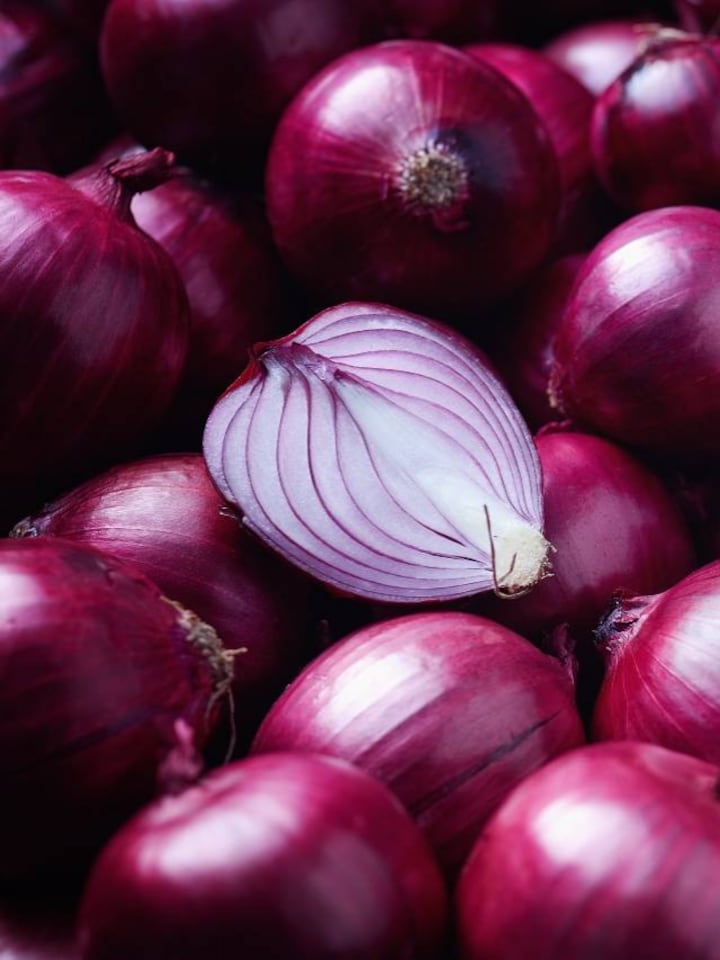 8 amazing benefits of onion juice for healthier hair