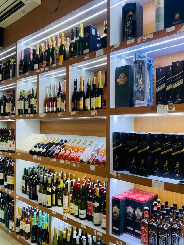 Wine shops in Delhi, Faridabad, and Gurgaon shut for 3 days check dry