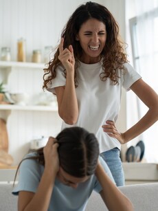 10 Signs Your Child Shows When You&rsquo;re Being Too Strict