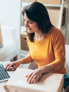 10 Business Ideas for Housewives to Turn Skills into Profit