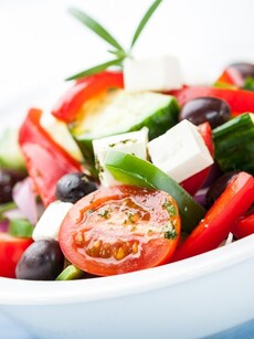 9 DIY salad recipe tips to make them a complete meal