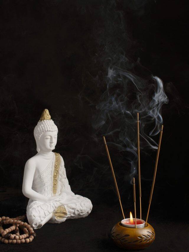 7 health risks of burning incense at home