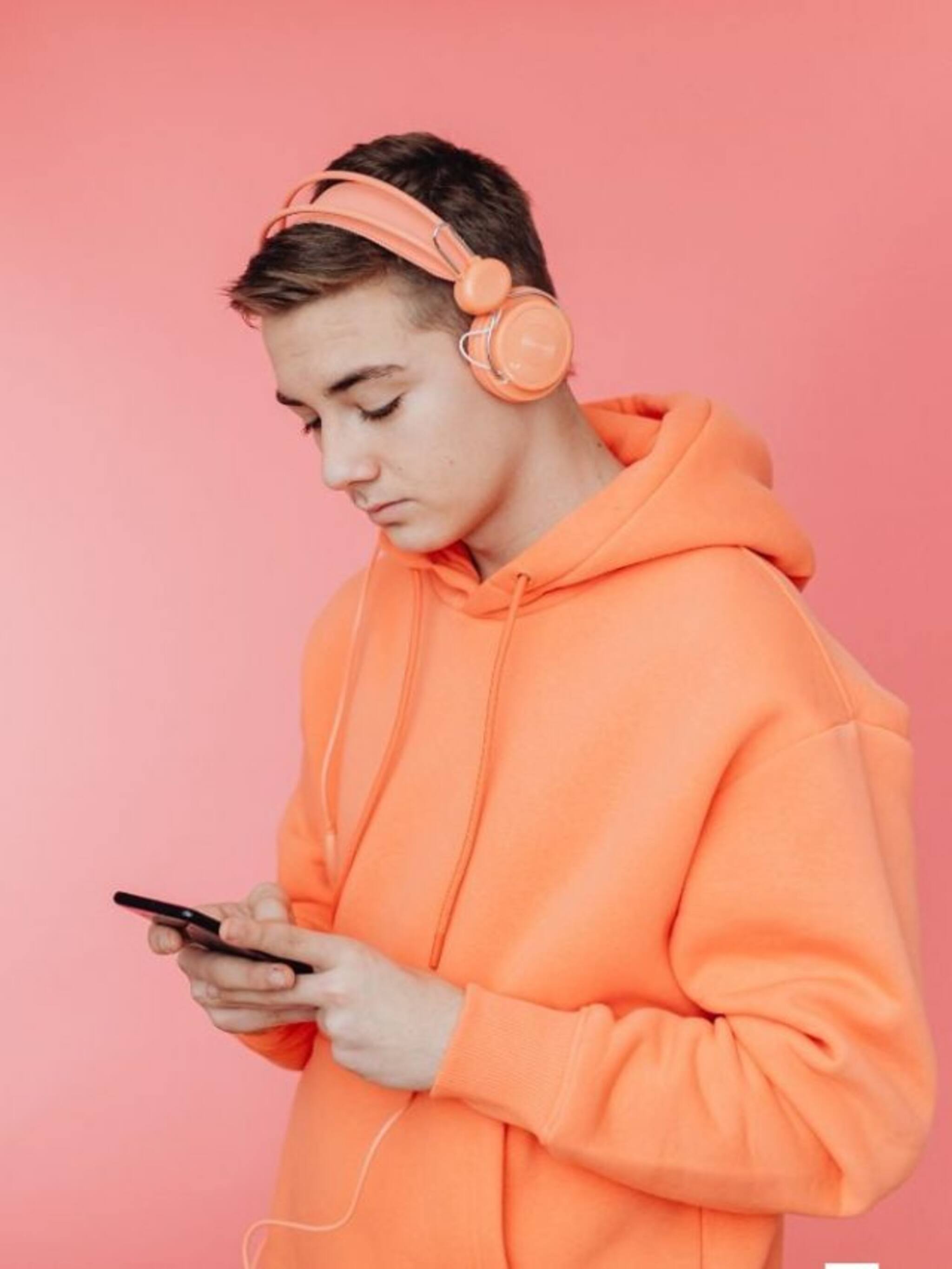 तुमच्या वयानुसार हेडफोनचा वापर किती वेळ करावा?