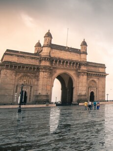 9 Captivating Images Showing the Magic and Chaos of Mumbai Rains
