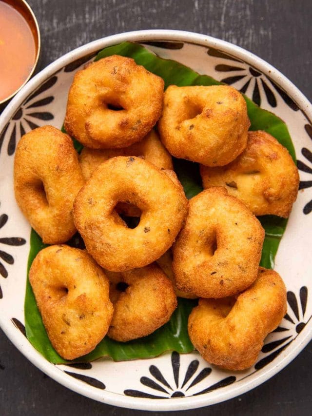 Tasty South Indian Medu Vada Recipe Using Lefotver Bread Slices