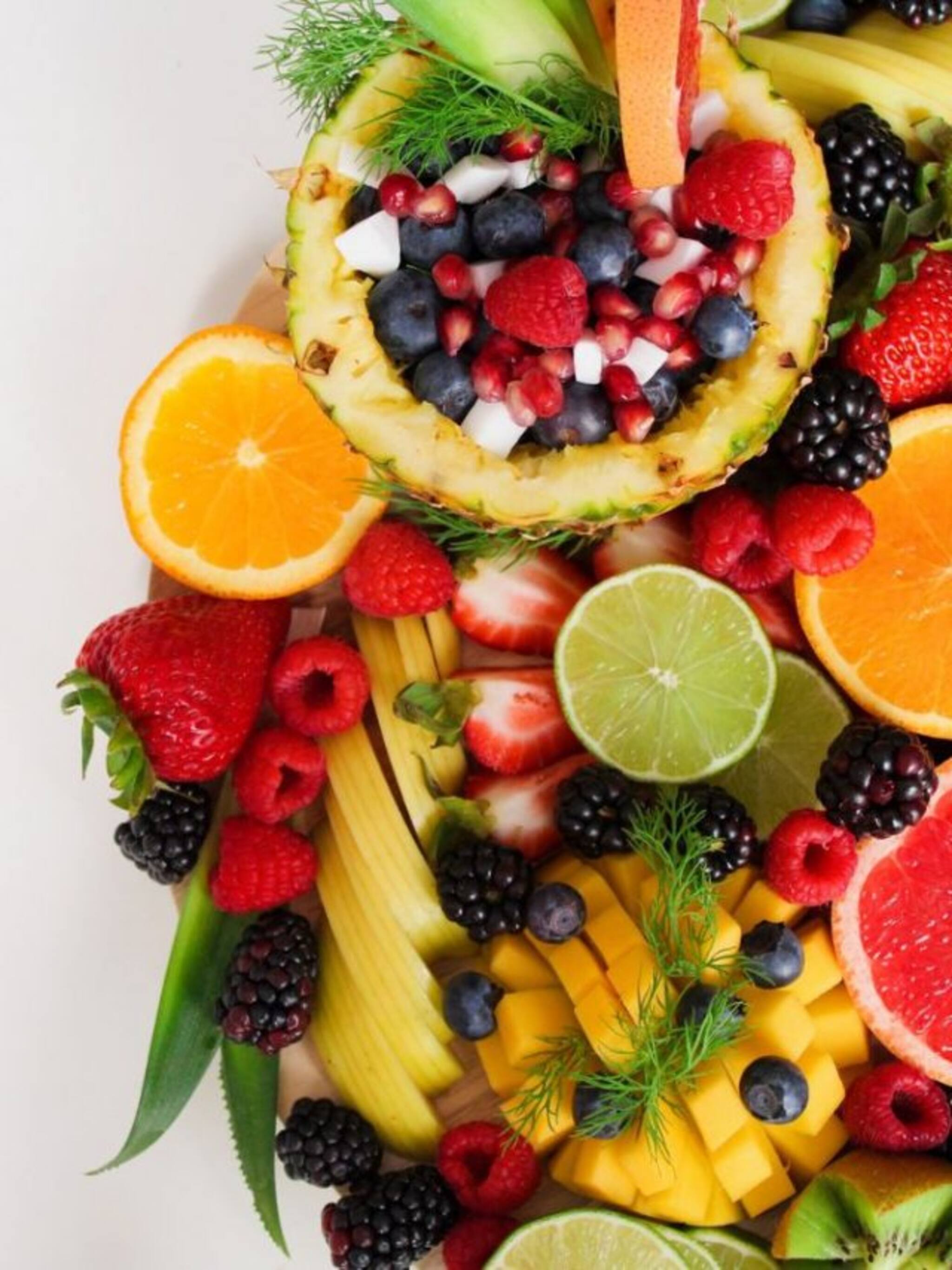 तुम्ही फळं चुकीच्या पद्धतीने तर खात नाही ना?