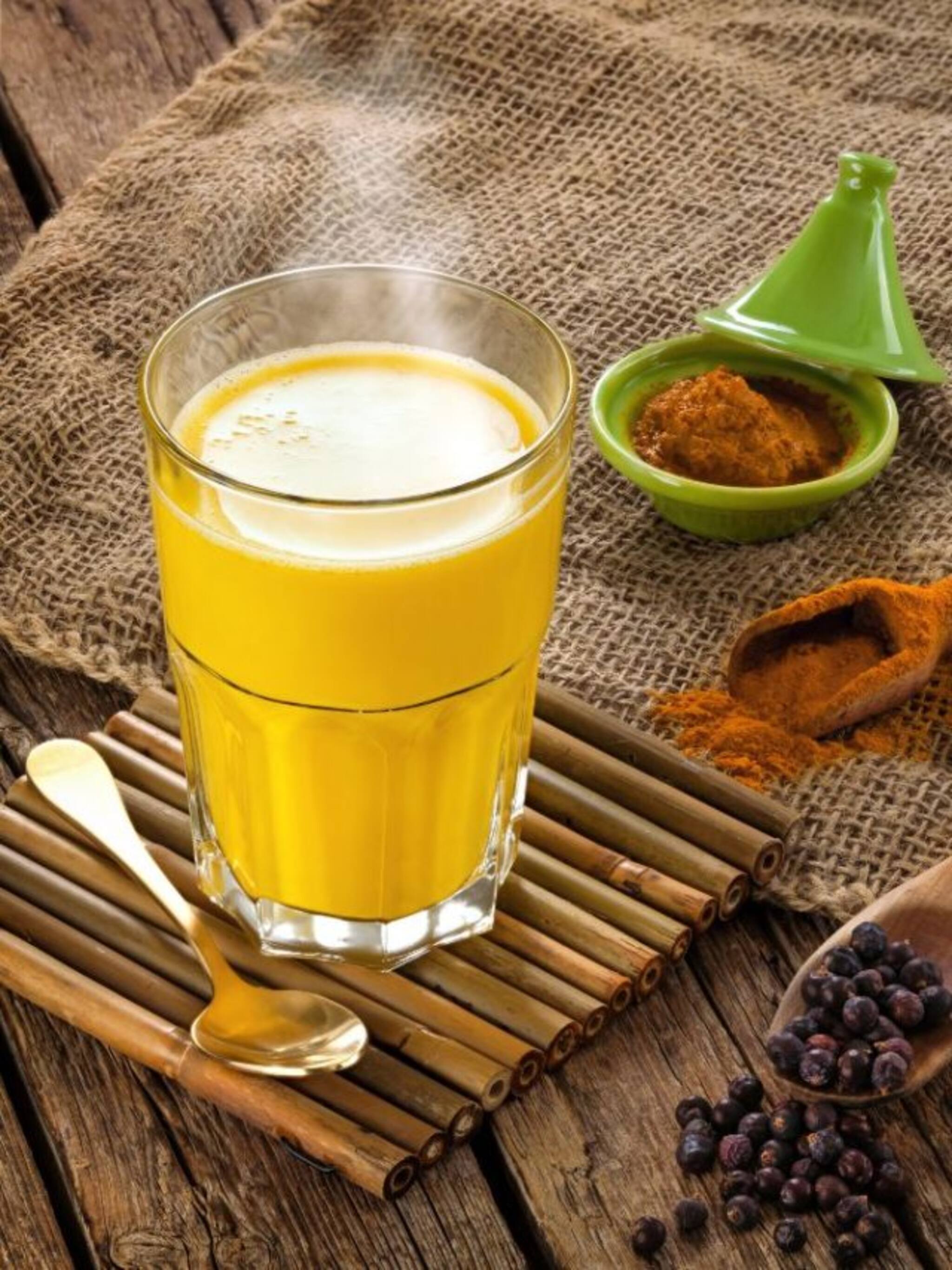 पावसाळ्यात हळदीचं दूध पिण्याचे फायदे