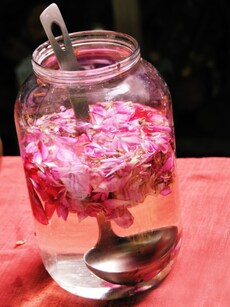 10 beauty benefits of rose water, your skin&rsquo;s best friend