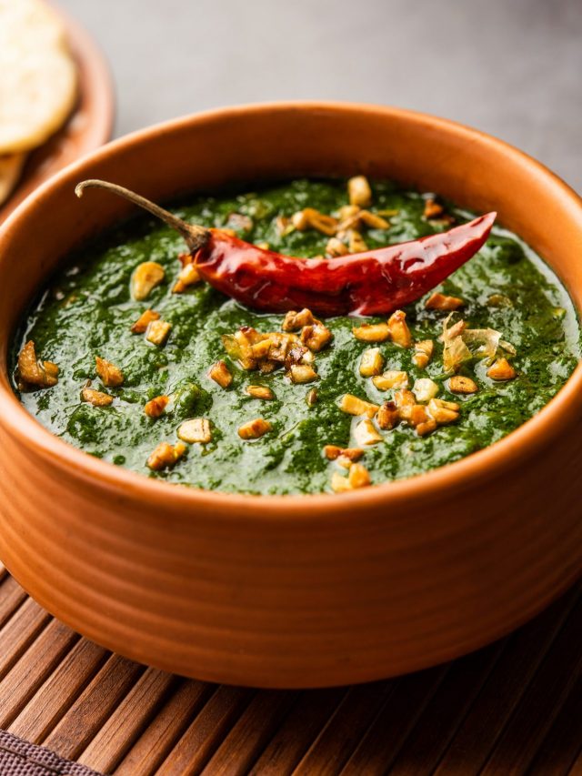 Dhaba Style Lasooni Palak Recipe