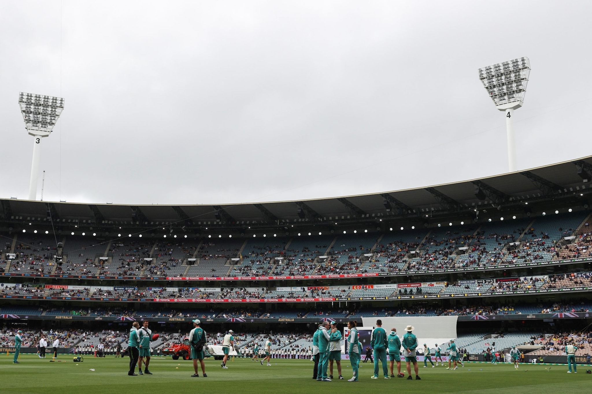 Australia take on England at Melbourne Cricket Ground in the third Ashes test