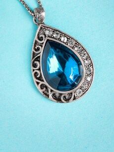 7 Benefits of Wearing Neelam Stone as per Astrology