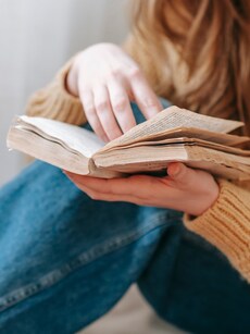9 Science-Backed Benefits of Reading Printed Books