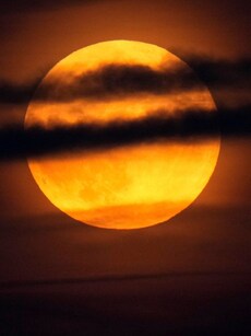 10 Stunning Supermoon, Lunar Eclipse Images from Around the Globe