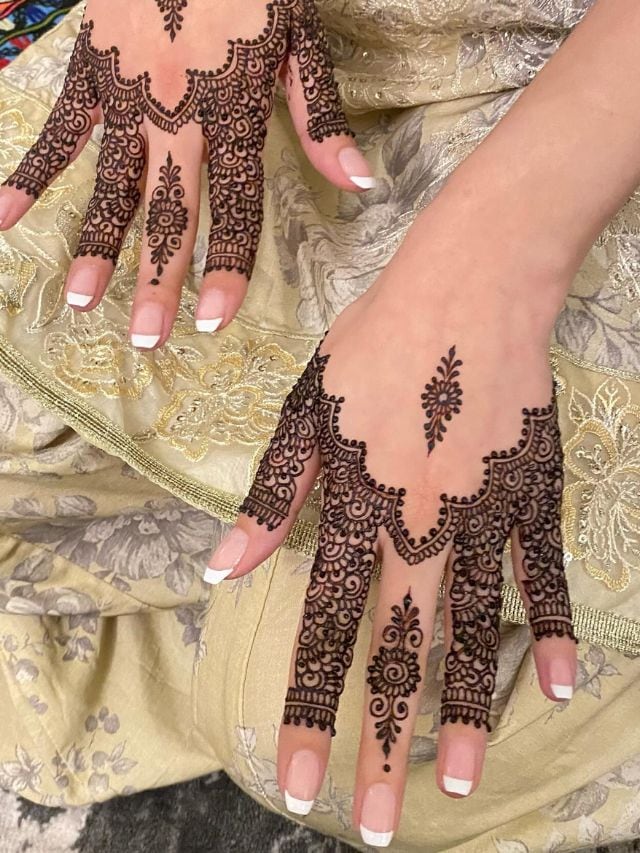 Trendy Mehendi Designs For Diwali 2024