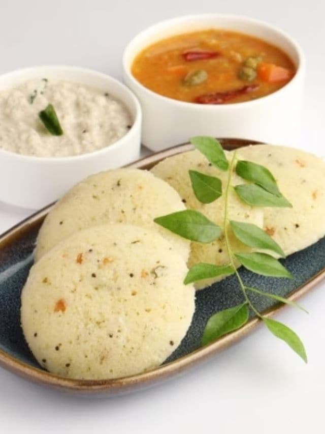 Delicious South Indian Sabsige Soppu Idli Recipe