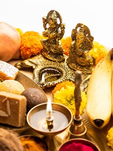 Top 9 Lakshmi Puja Offerings to Attract Wealth This Diwali